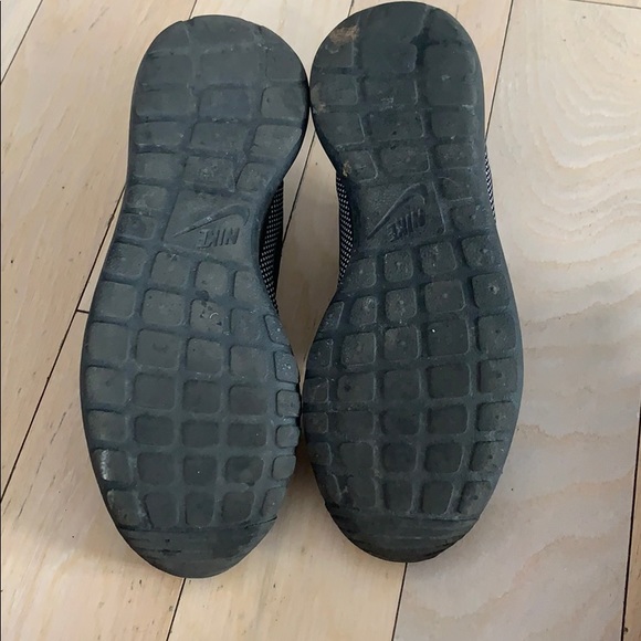 Nike Roshes black and white size 8 - Picture 5 of 5